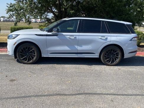 Used 2025 Lincoln Aviator Reserve w/ Equipment Group 201A AWD/4WD image 9