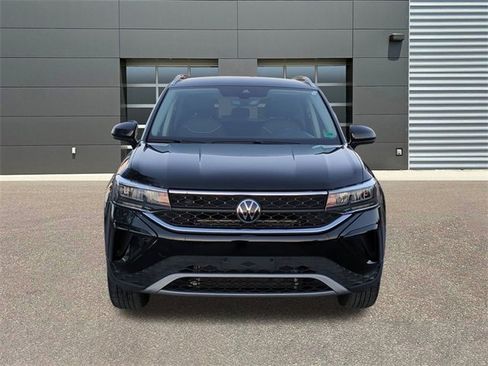 Used 2023 Volkswagen Taos SE image 2