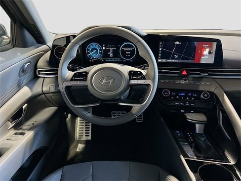 New 2025 Hyundai Elantra SEL image 21
