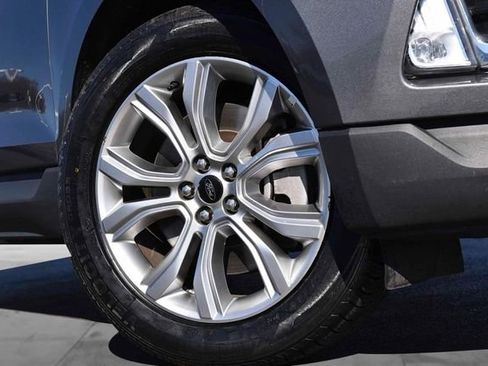 Used 2024 Ford Edge Titanium image 3