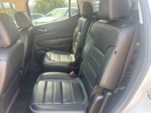 Used 2021 GMC Acadia Denali w/ Denali Technology Package FWD image 8