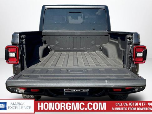 Used 2024 Jeep Gladiator Rubicon w/ Technology Group AWD/4WD image 7