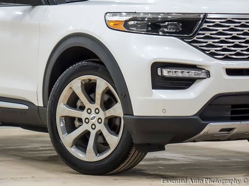 Used 2020 Ford Explorer Platinum w/ Premium Technology Package image 3