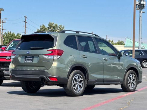 Used 2021 Subaru Forester Premium w/ Popular Package #1 AWD/4WD image 2