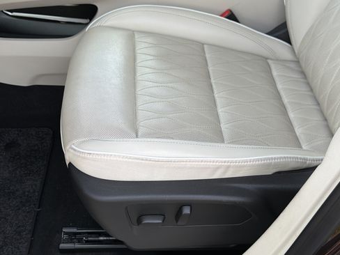 Used 2023 Buick Envision Avenir FWD image 24