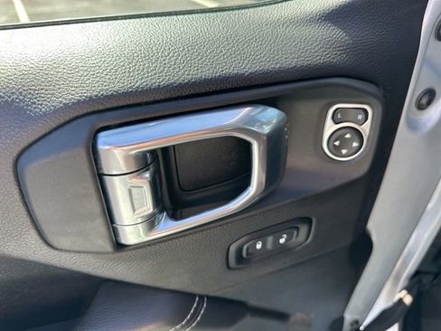 Used 2023 Jeep Gladiator Overland image 10