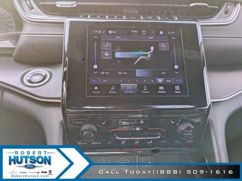 Used 2023 Jeep Grand Cherokee L Laredo image 24