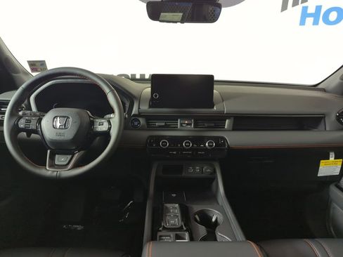 New 2025 Honda Pilot TrailSport image 18