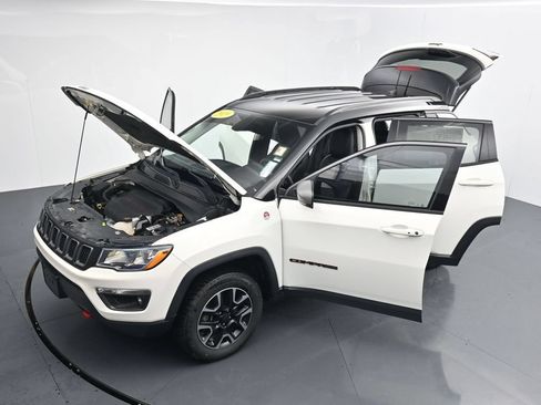 Used 2019 Jeep Compass Trailhawk w/ Popular Equipment Group AWD/4WD image 37