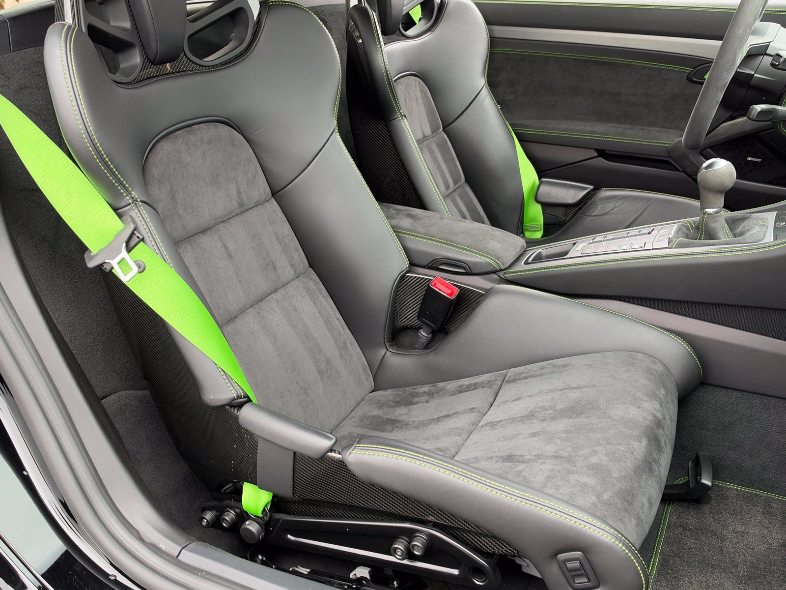 Used 2020 Porsche 718 Cayman GT4 RWD image 18