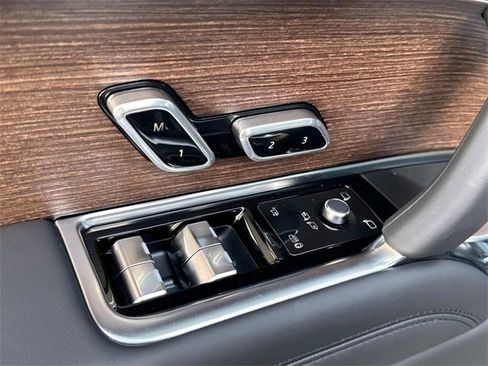 New 2025 Land Rover Range Rover SE image 16