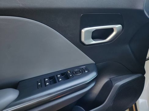 Used 2025 Kia K4 FWD image 23