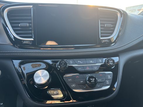 New 2026 Chrysler Pacifica Select image 29