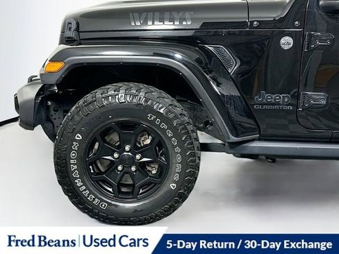 Certified 2022 Jeep Gladiator Willys image 32