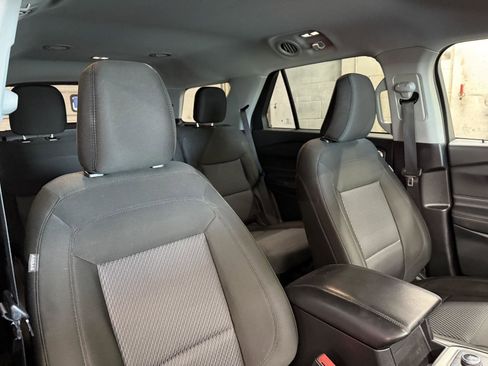 Used 2022 Ford Explorer XLT image 25