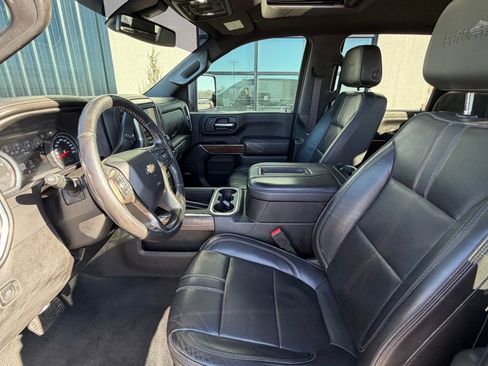 Used 2022 Chevrolet Silverado 2500 High Country w/ Safety Package II image 8