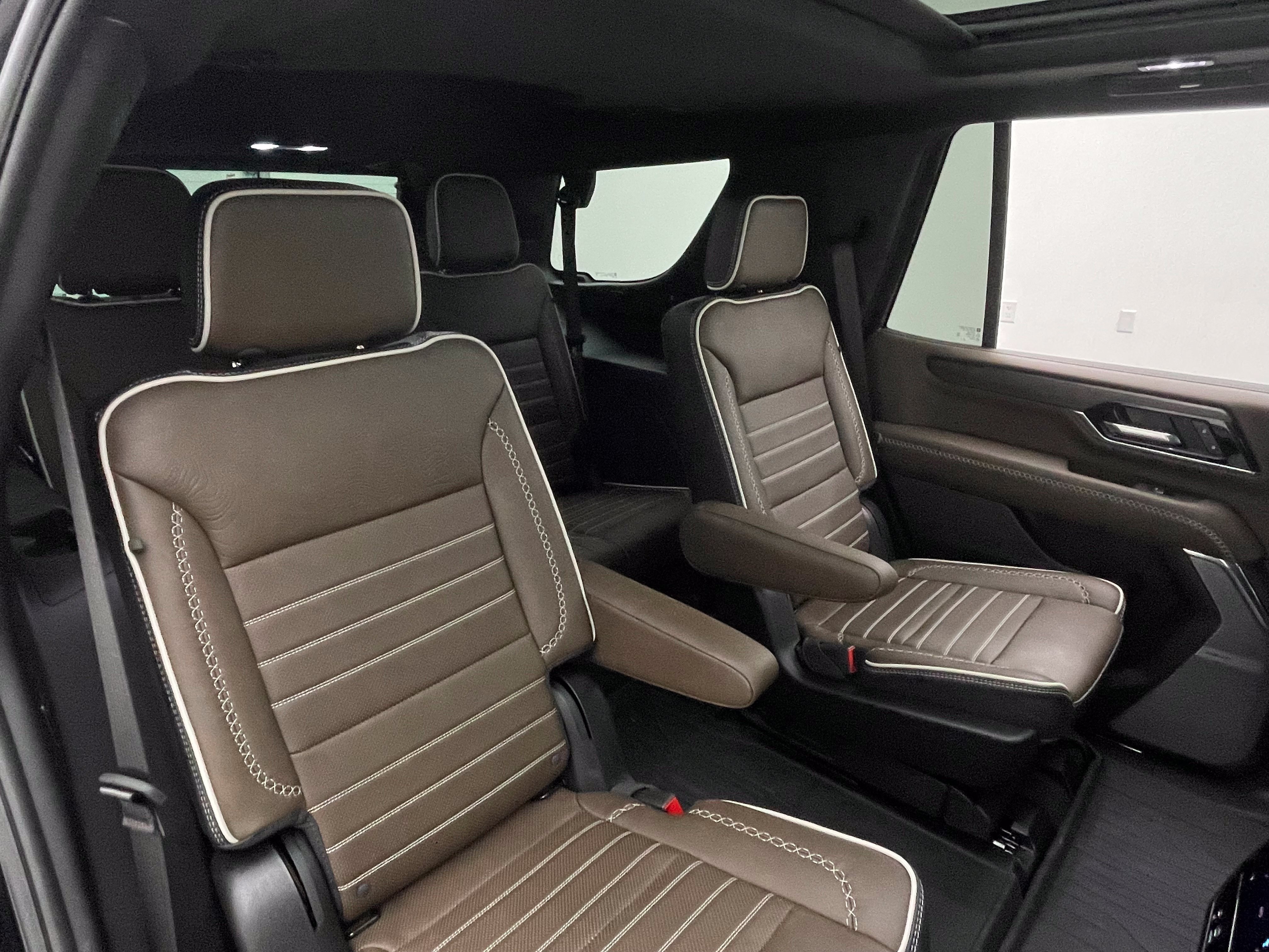 Used 2026 GMC Yukon Denali Ultimate w/ LPO, Floor Liner Package AWD/4WD image 47