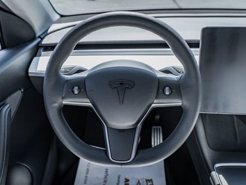 Used 2022 Tesla Model Y Performance AWD/4WD image 9