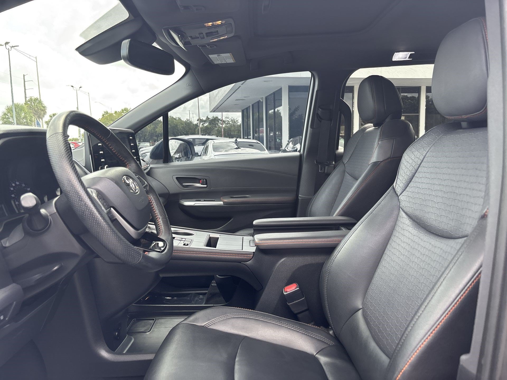 Used 2022 Toyota Sienna XSE FWD image 13