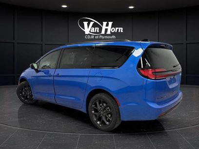 New 2026 Chrysler Pacifica Select