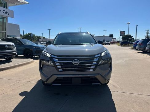 Used 2024 Nissan Rogue SL w/ SL Premium Package FWD image 2