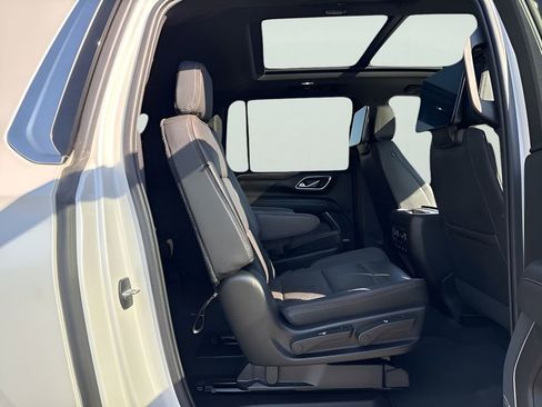 Used 2021 Chevrolet Suburban High Country AWD/4WD image 16