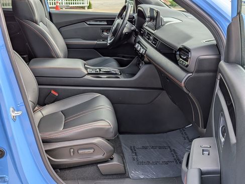 Used 2025 Honda Pilot TrailSport image 31