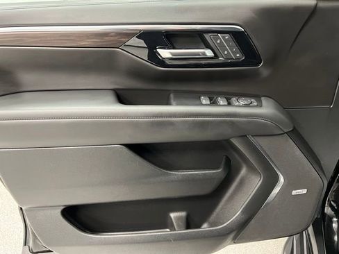 Used 2025 Chevrolet Suburban LT w/ Comfort Package image 20