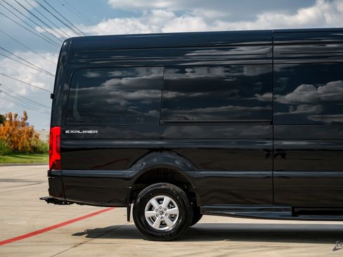 Used 2025 Mercedes-Benz Sprinter 2500 image 16