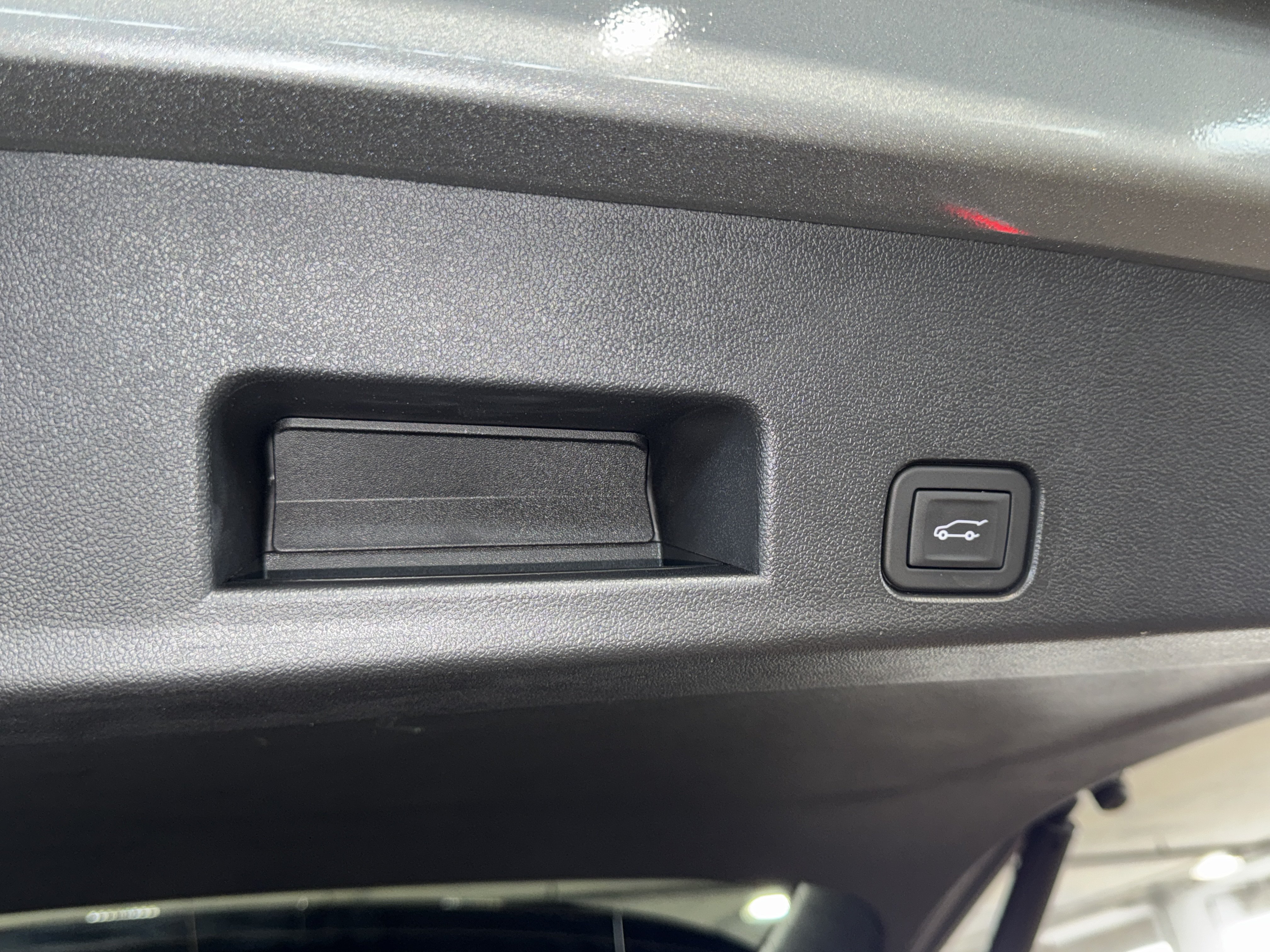 Used 2025 GMC Acadia Denali FWD image 15