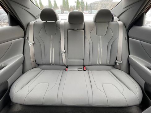 Used 2025 Hyundai Elantra SEL image 39