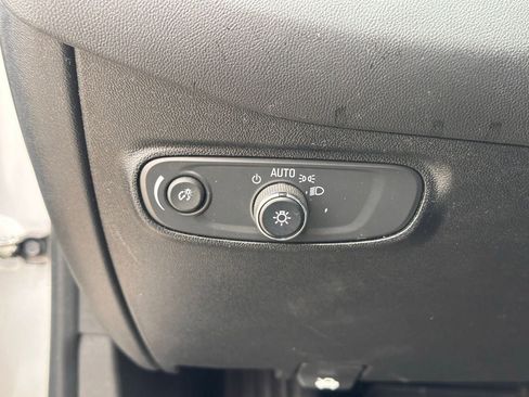 Used 2019 Chevrolet Equinox LT w/ Driver Convenience Package image 26