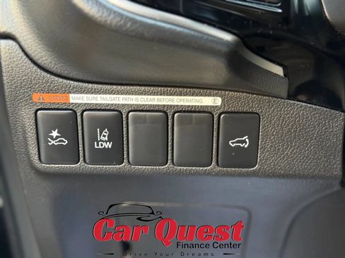 Used 2017 Mitsubishi Outlander GT AWD/4WD image 35