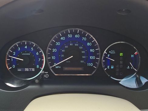 Used 2010 Toyota Sienna XLE image 31