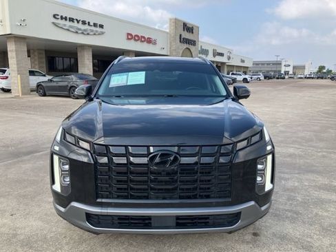 Used 2024 Hyundai Palisade SEL w/ Premium Package FWD image 2