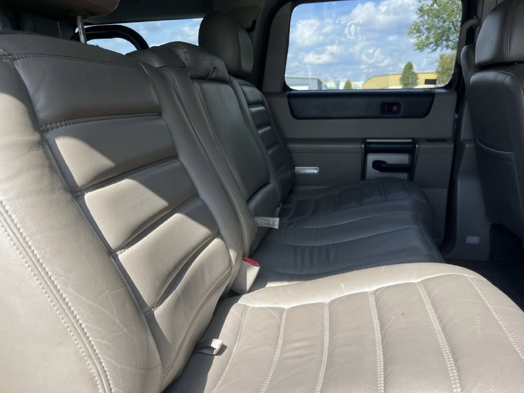 Used 2004 HUMMER H2 w/ Preferred Equipment Group AWD/4WD image 20
