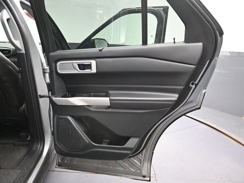 Used 2022 Ford Explorer Limited w/ Equipment Group 301A AWD/4WD image 21