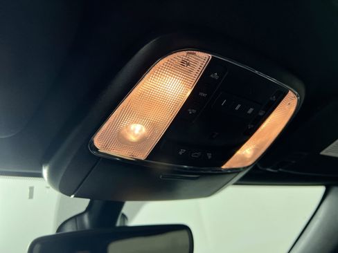 Used 2020 Jeep Grand Cherokee Overland RWD image 18