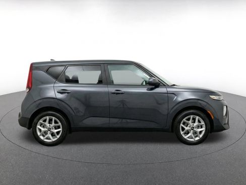 Used 2025 Kia Soul LX w/ LX Technology Package FWD image 11