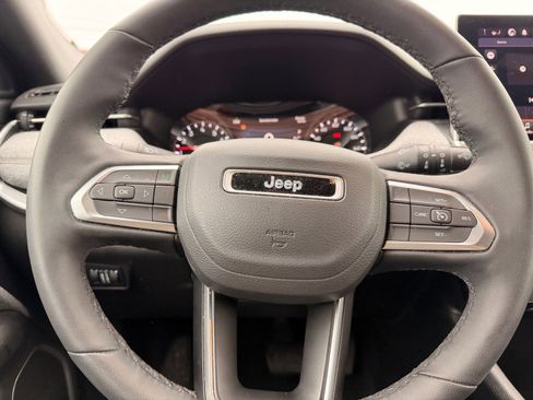 Used 2024 Jeep Compass Latitude w/ Sun and Sound Group AWD/4WD image 15
