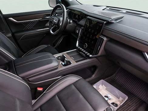 Used 2024 GMC Acadia Denali w/ Super Cruise Package image 32