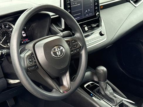 Used 2020 Toyota Corolla LE image 16
