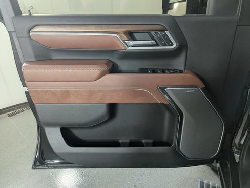 Used 2025 GMC Sierra 3500 Denali Ultimate AWD/4WD image 9
