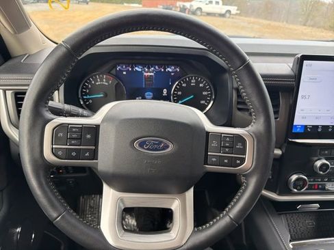 Used 2024 Ford Expedition XLT image 21