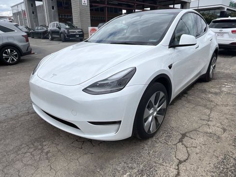 Used 2023 Tesla Model Y Long Range AWD/4WD image 3