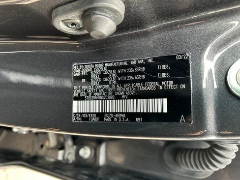 Used 2022 Toyota Highlander XLE image 29