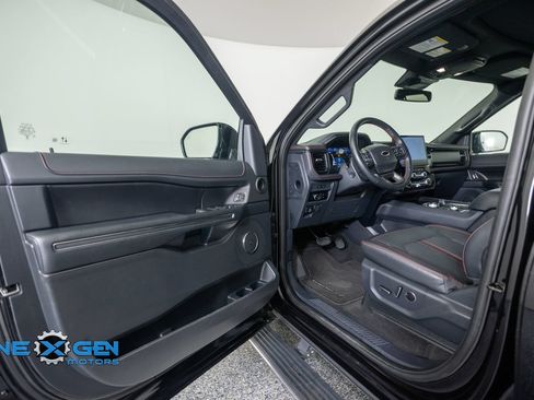 Used 2024 Ford Expedition Limited AWD/4WD image 9