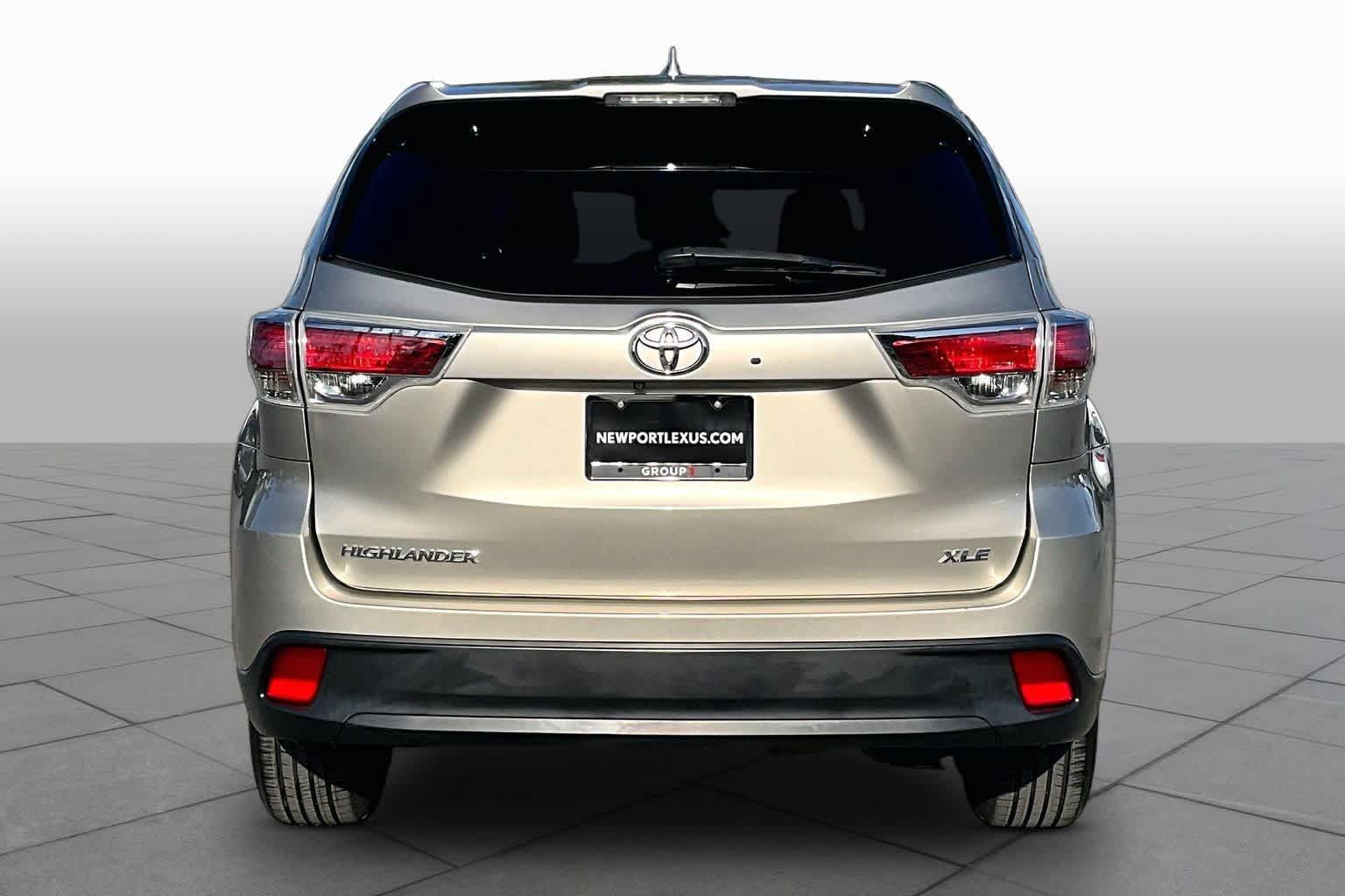 Used 2016 Toyota Highlander XLE FWD image 4