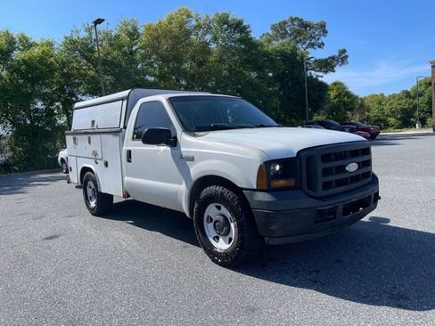 Used 2006 Ford F250 XL RWD image 2