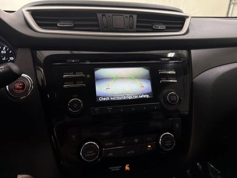 Used 2015 Nissan Rogue SV image 25